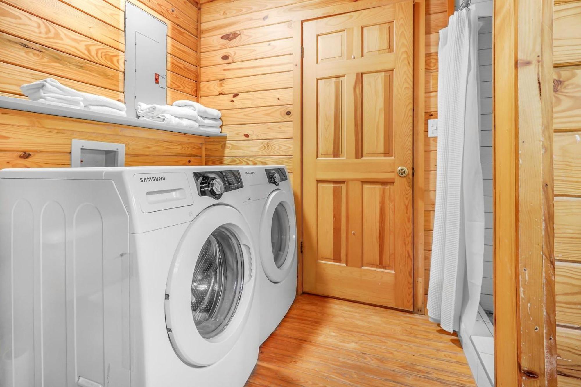 Falls Log Home ウィンバリー エクステリア 写真